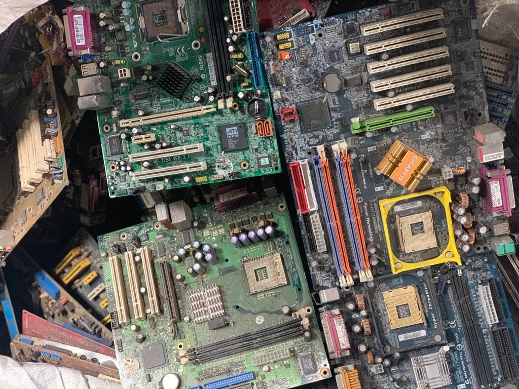 Datoru elektroplates